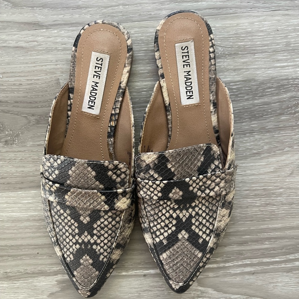 Steve Madden Black and Tan Mules with Snakeskin Pattern